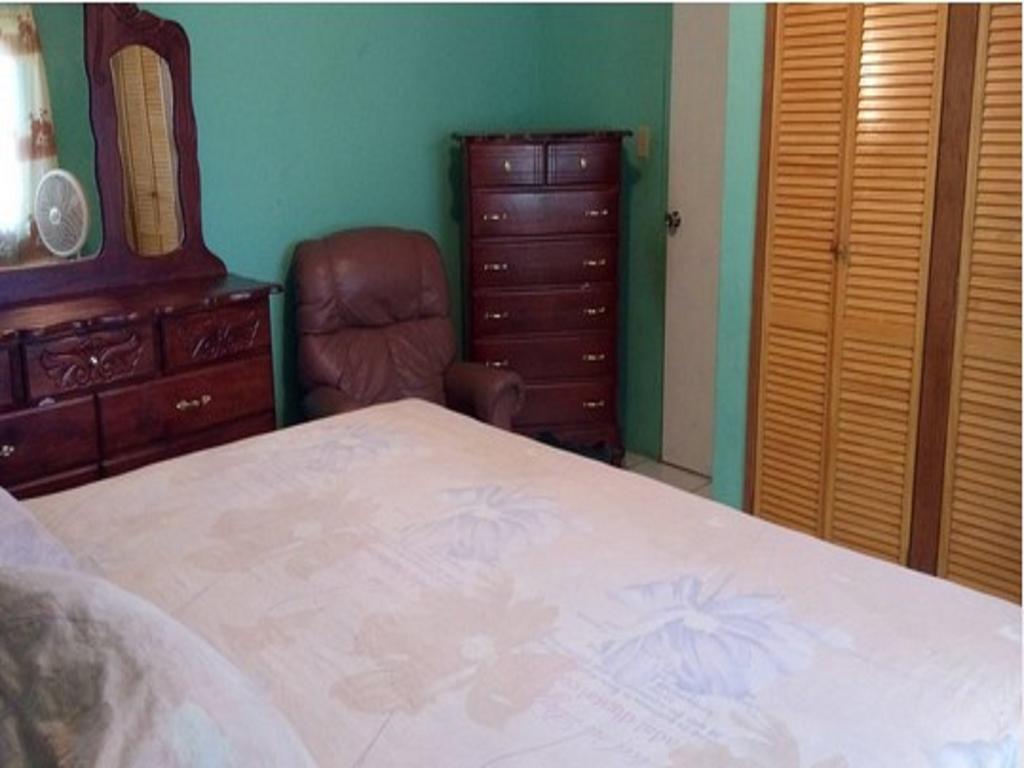 Reggae Moon Guest House Фальмаут Экстерьер фото